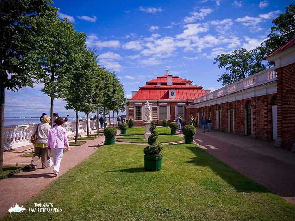 Монплезир. 9. Дворец Монплезир в Петергофе. Монплезир Петергоф панорамы. Монплезир Северный фасад Петергоф. Дворец Монплезир вид.