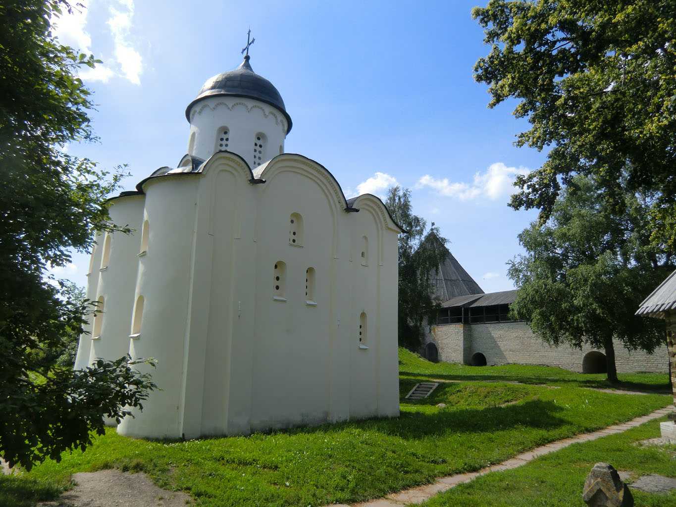 Георгиевская церковь ладога. Георгиевская Церковь (Старая Ладога). Церковь Святого Георгия в Ладоге. Храм Георгия Победоносца в старой Ладоге.