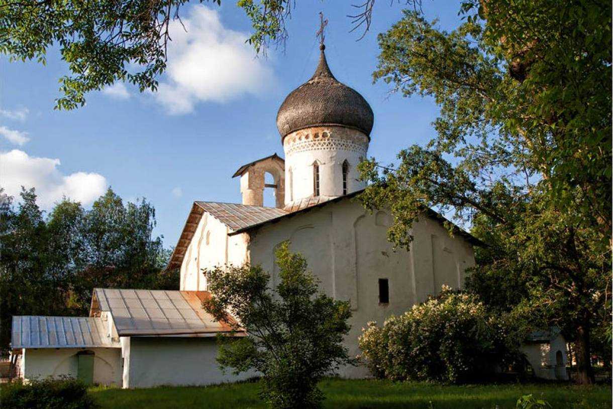 Псковская Церковь Василия зимой