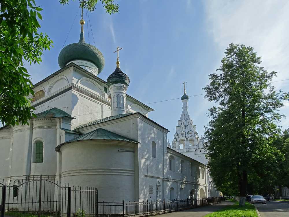 Храм рождения. Храм Рождества Христова Ярославль. Рождественская Церковь Ярославль. Ярославль Церковь Рождества Христова Волжская наб. Церковь Рождества Христова 17 века Ярославль.