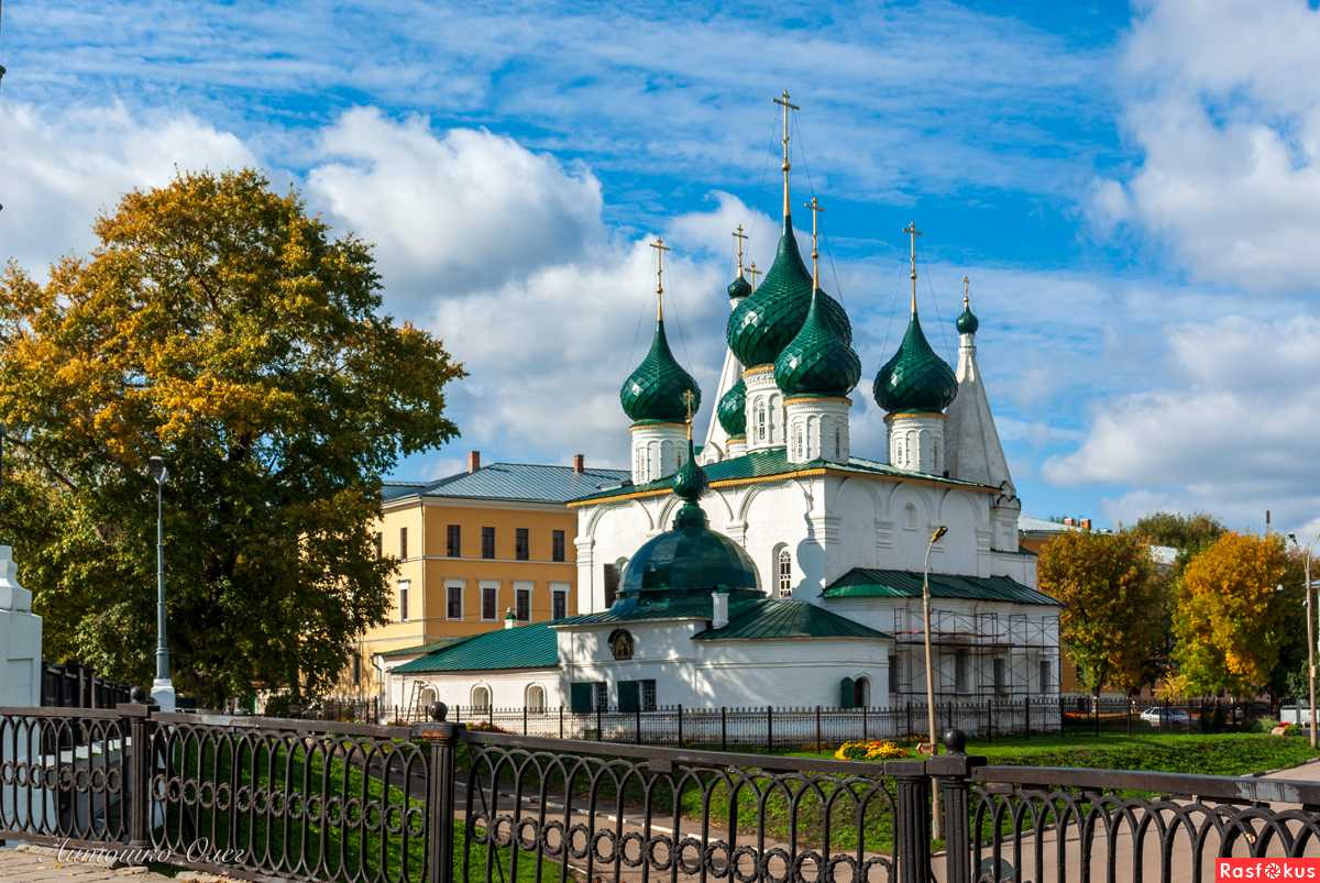 Москва город ярославль. Церковь Спаса Ярославль. Храм Спаса на городу Ярославль. Церковь Спаса Преображения на городу Ярославль. Церковь Спаса на городу 1672 г. Ярославль.