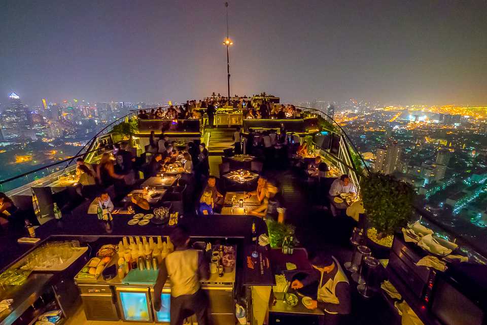 Крыши бангкока. Бангкок ресторан на крыше. Бар в Бангкоке на крыше. Бангкок Sirocco Restaurant. Бангкок ресторан на крыше небоскреба.