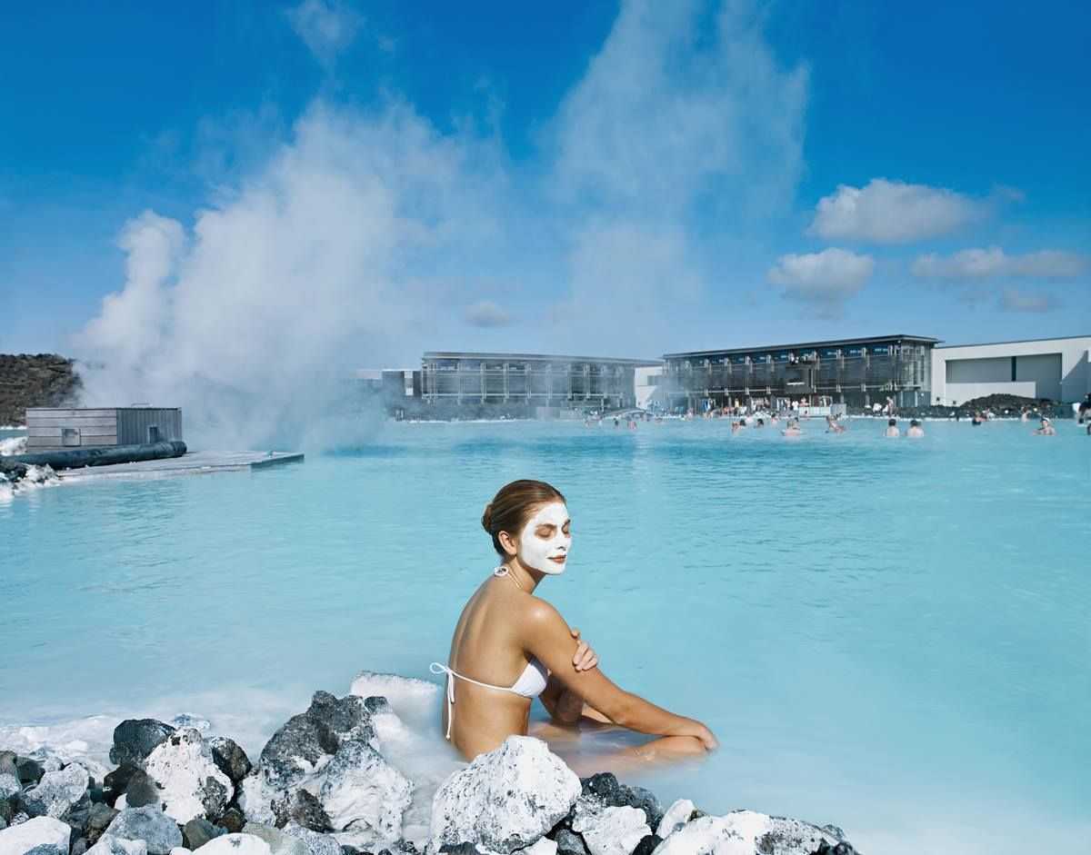 Стоит ли ехать отдыхать в 2024 году. Голубая Лагуна (Гриндавик, Исландия). Голубая Лагуна спа Исландия. Исландия термальные источники голубая Лагуна. Голубая Лагуна - геотермальный бассейн в Исландии.