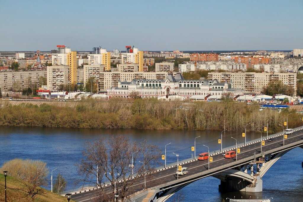 Районы нижнего новгорода фото. Канавинский район Нижний Новгород. Набережная Федоровского Нижний Новгород с Канавинского моста. Осень в Нижнем Новгороде Канавинский район. Набережная Федоровского и Започаинье.