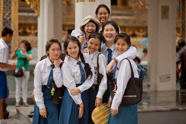 Школа тайцы. Школьная форма в Тайланде. Школы в Тайланде. Средняя школа в Таиланде. Таиланд школьники.