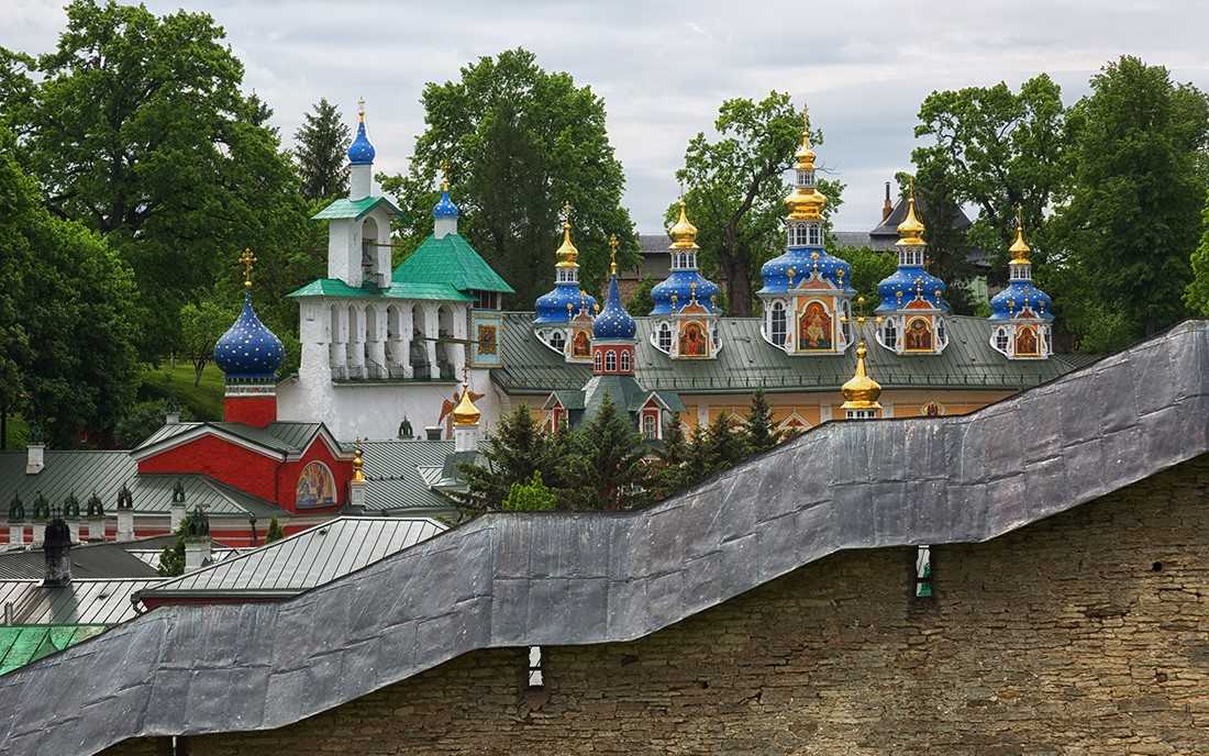 Псково-печерский мужской монастырь