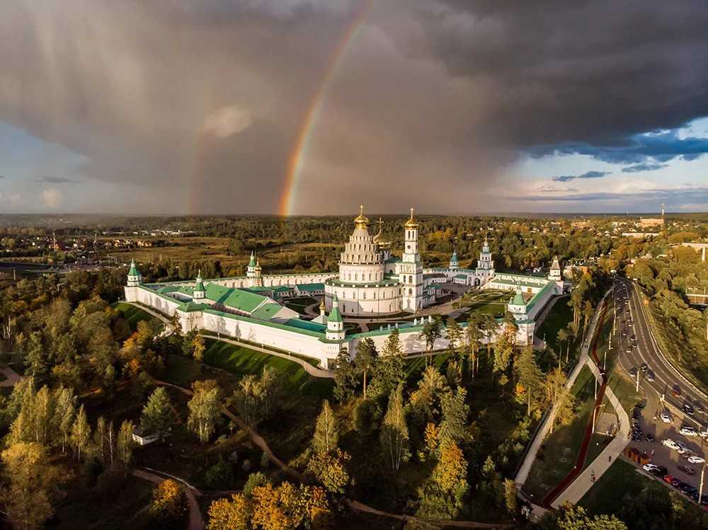 Москва и область куда съездить. Новоиерусалимский монастырь в Истре. Воскресенский Новоиерусалимский монастырь Истра. Истра храм новый Иерусалим. Новый Иерусалим монастырь в Подмосковье.