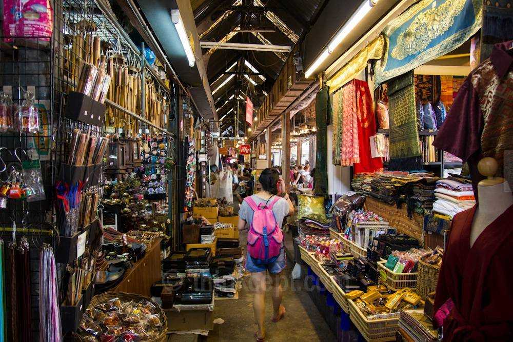 Бангкок одежда. Бангкок рынок Chatuchak. Чатучак рынок в Тайланде. Рынок выходного дня Чатучак Бангкок. Чатучак рынок рынок выходного.