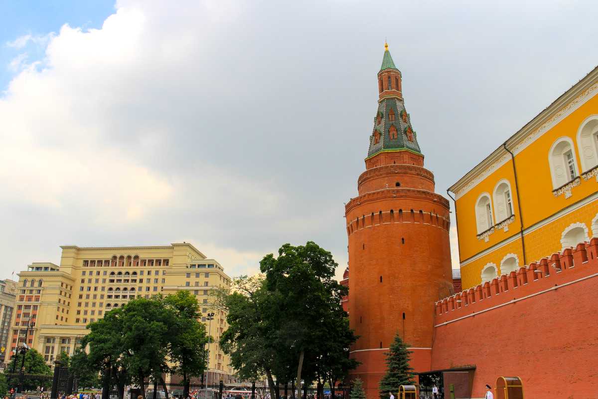 Московская башня. Арсенальная башня Московского Кремля. Угловая Арсенальная башня Кремля. Арсенальная (Собакина) башня Московского Кремля. Угловая Арсенальная (Собакина).