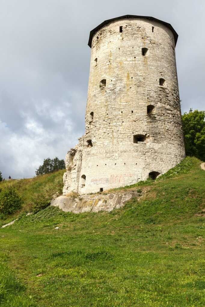 Гремячая башня в пскове фото