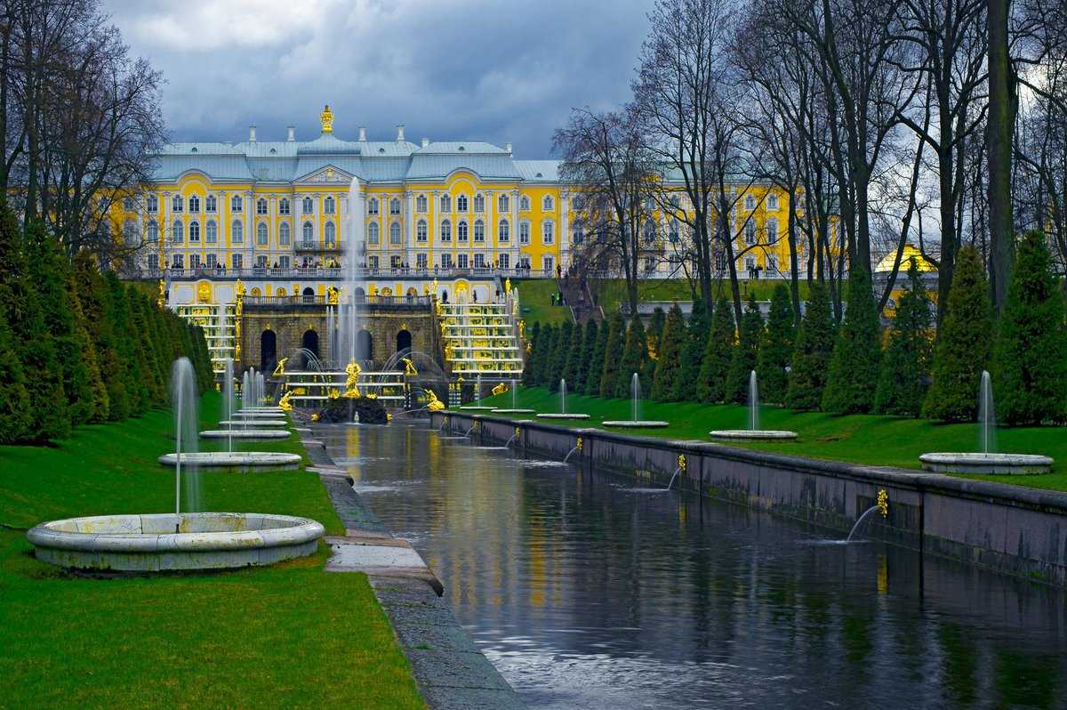 Дворцы пригородов петербурга. Петергоф (дворцово-парковый ансамбль). Дворцовый парк ансамбль Петергоф. Петергоф дворцово парковый ансамбль Архитектор. Жворцовопарковый ансамбль Петергоф.