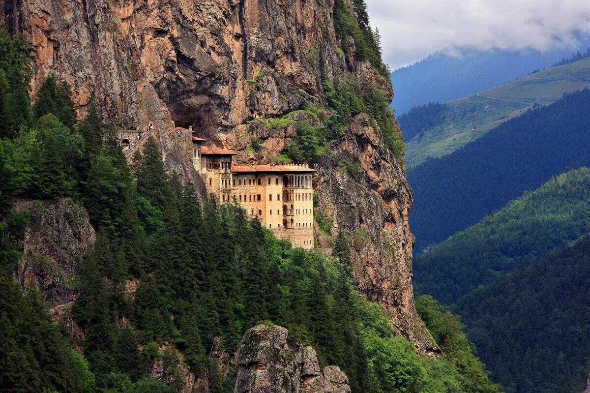 Почему монастырь панагия сумела считают черноморской святыней и какое сокровище там хранилось