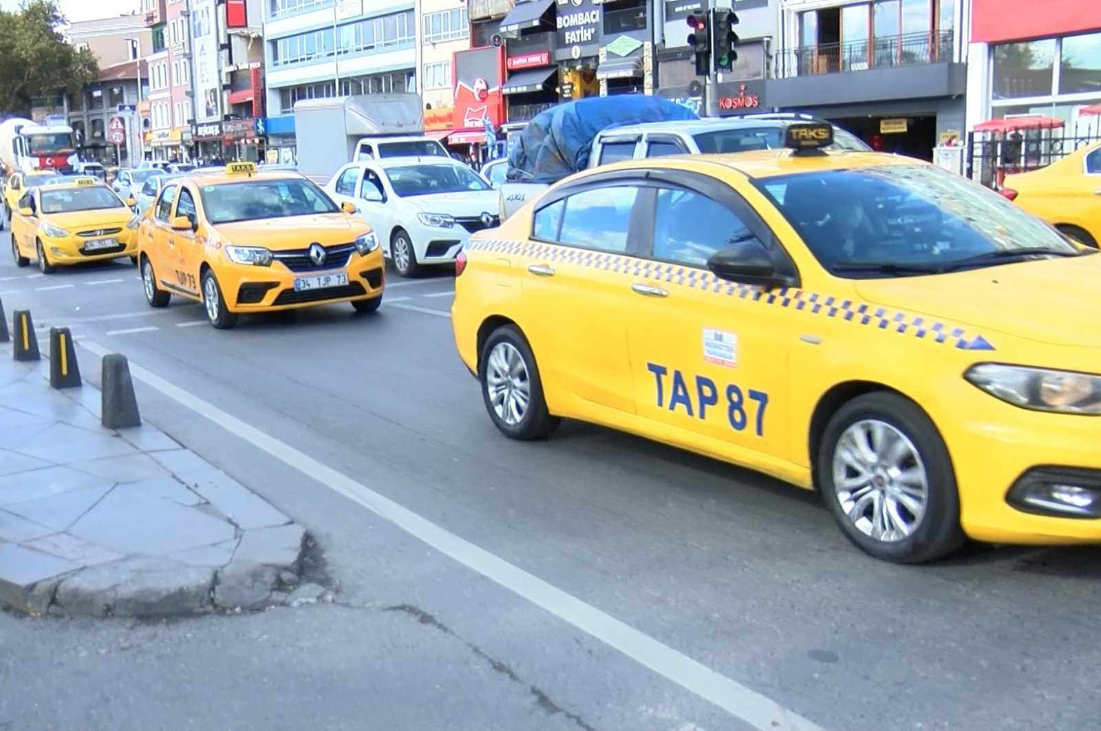 Такси стамбул приложение. Такси в Стамбуле. Такси в Турции. Стамбульский таксист. Турецкий таксист.