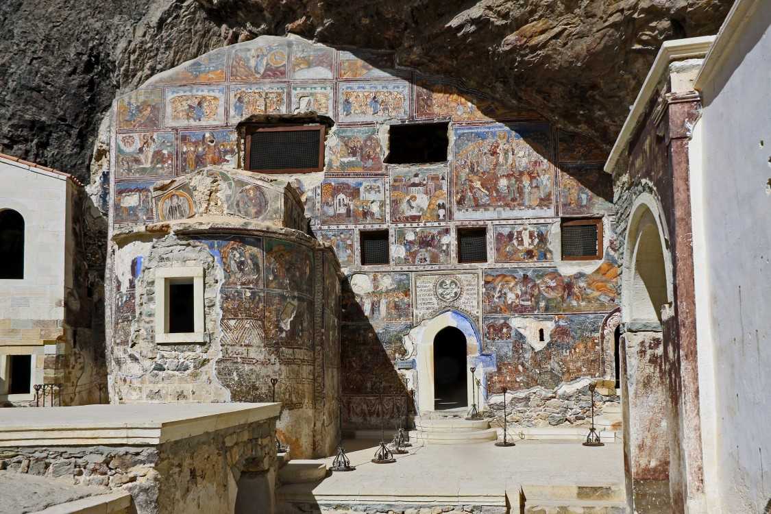 Почему монастырь панагия сумела считают черноморской святыней и какое сокровище там хранилось - тут забавно !!!