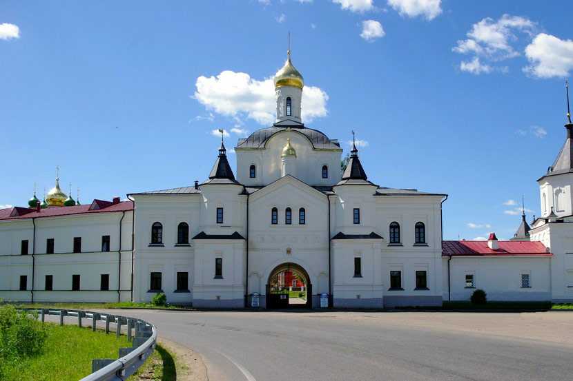 Надвратная Церковь в Великом Новгороде