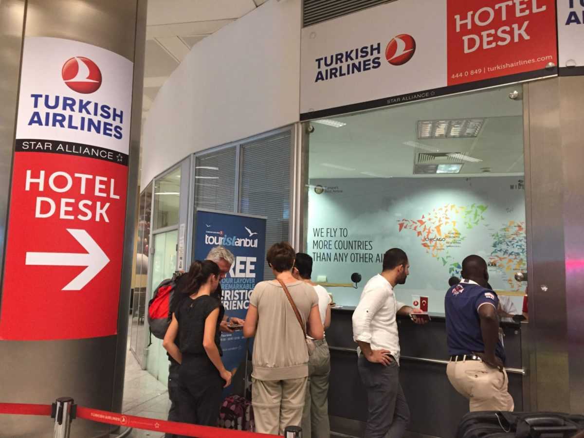 Turkish airlines офис в москве. Отель в аэропорту Стамбула. Офис турецких авиалиний Стамбул. Hotel Desk в аэропорту Стамбул. Офис Туркиш Эйрлайнс.