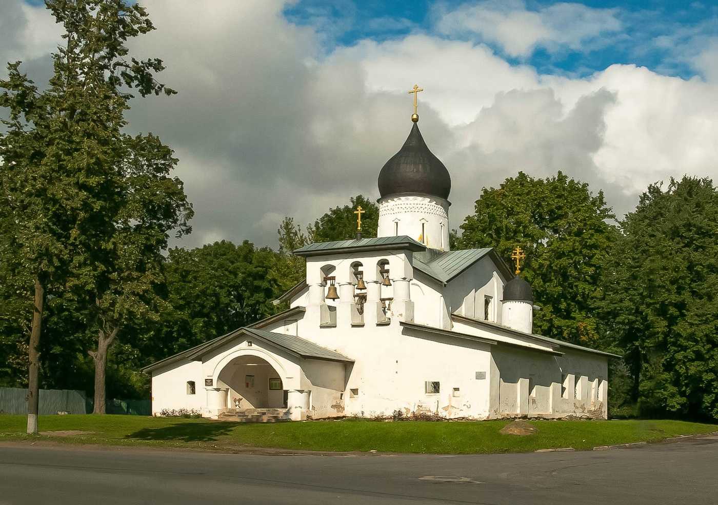 храмы пскова описание