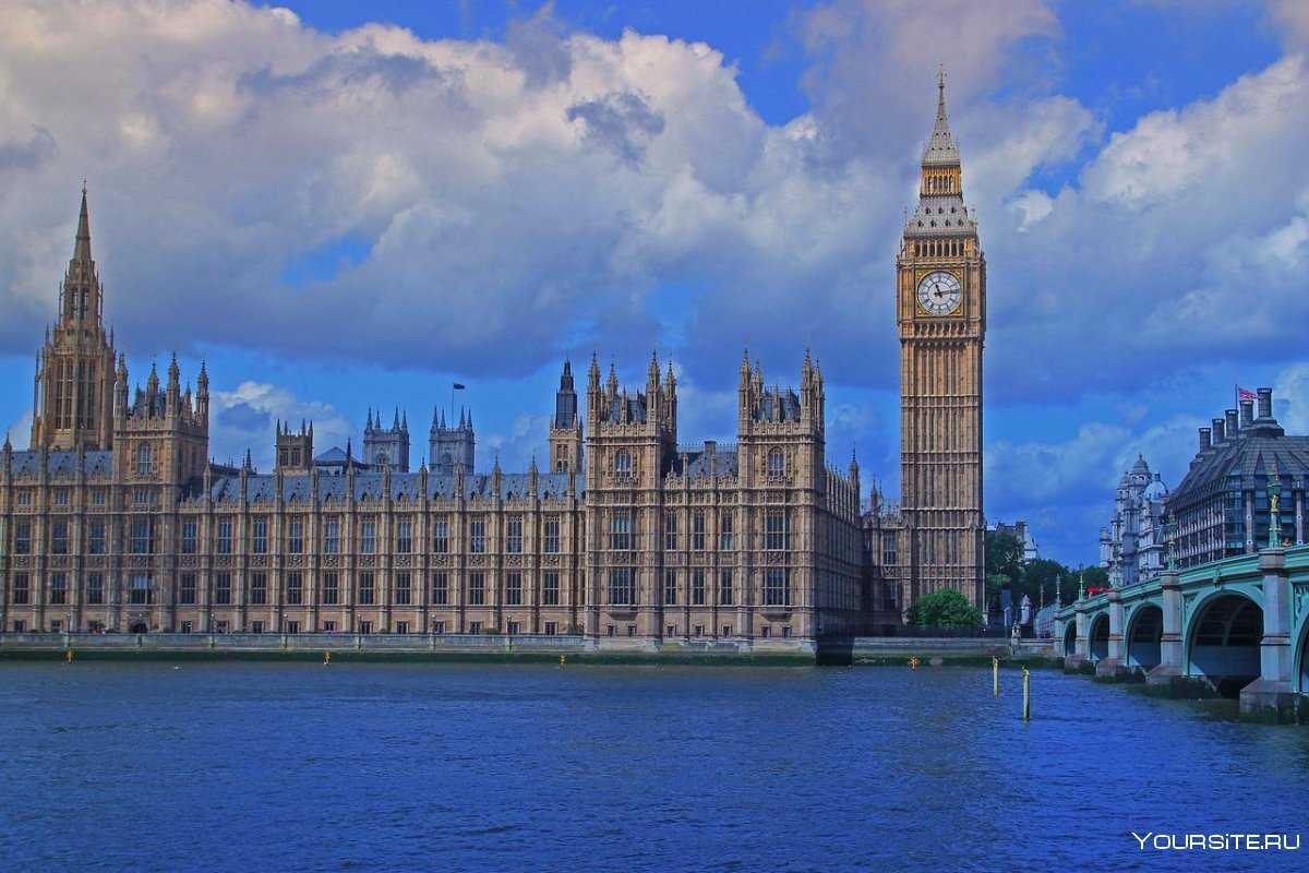 Чем интересно для истории и с точки зрения архитектуры здание парламента в лондоне