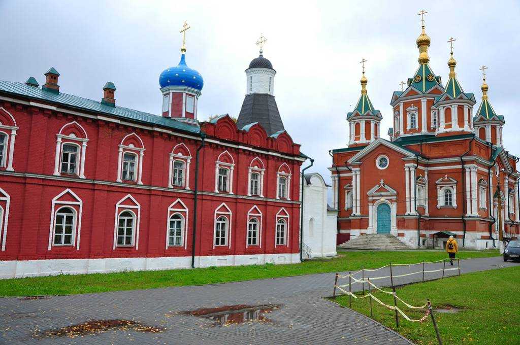 Коломна монастырь. Брусенский женский монастырь. Успенский Брусенский монастырь Коломна. Новоголутвинский монастырь Коломна. Брусенский монастырь Коломна официальный сайт.