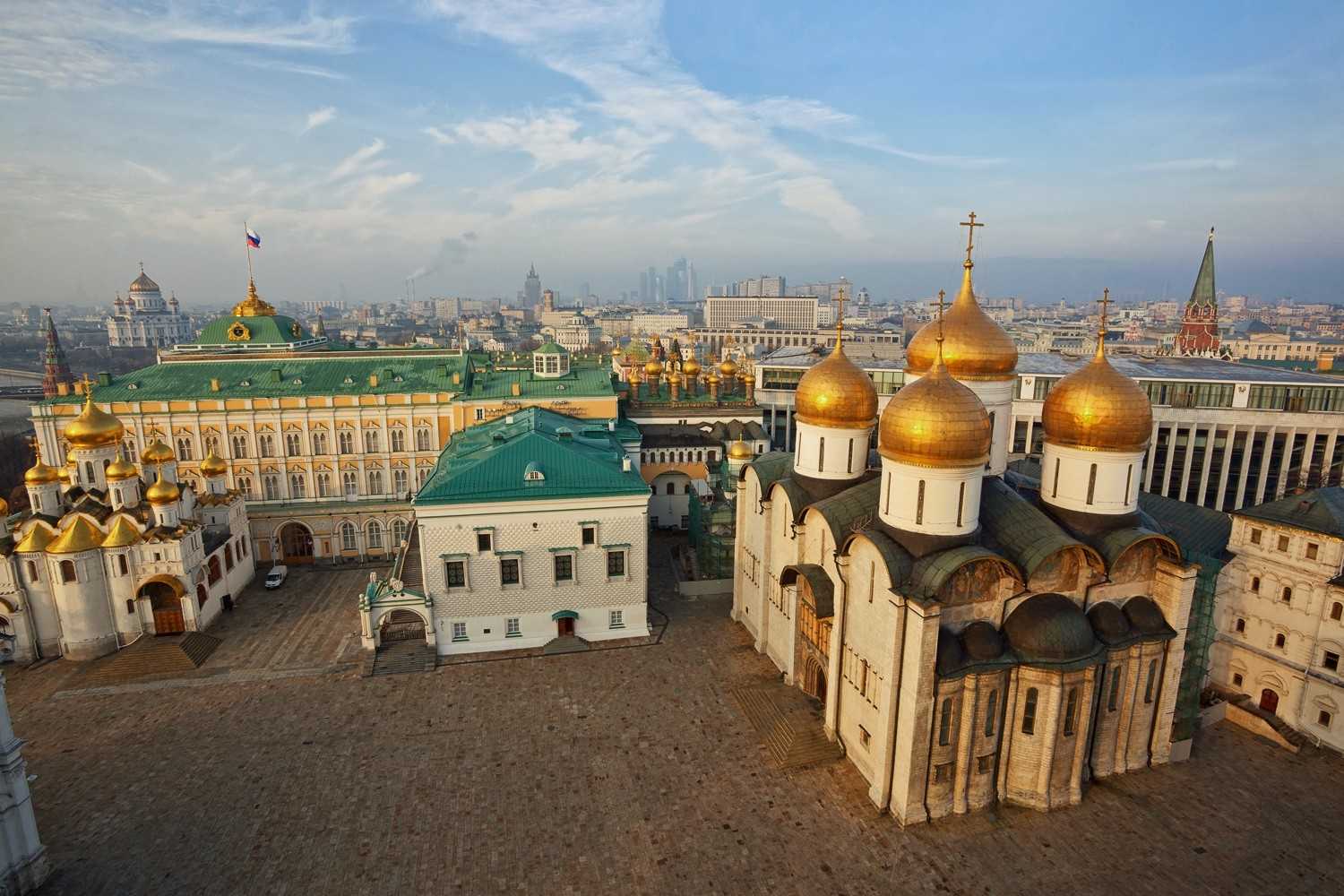 Территория кремля в москве фото