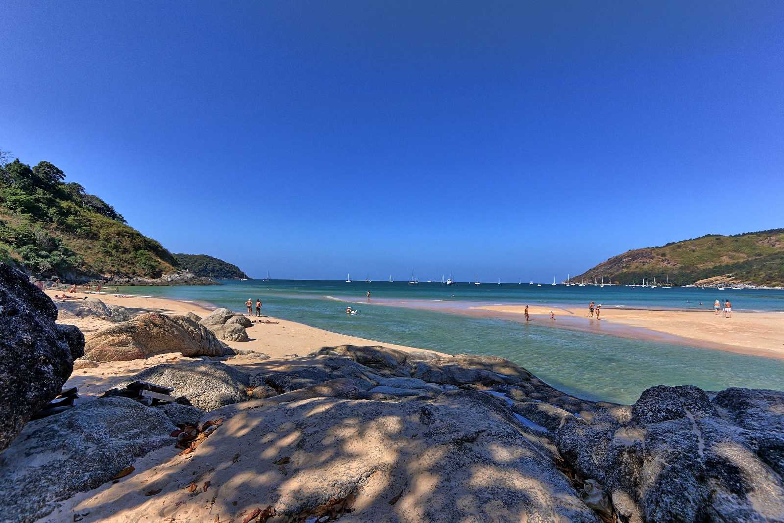 Nai beach phuket. Най Харн Бич Пхукет. Пляж Найхарн Пхукет. Тайланд пляж най Харн. Найхарн Бич пляж.