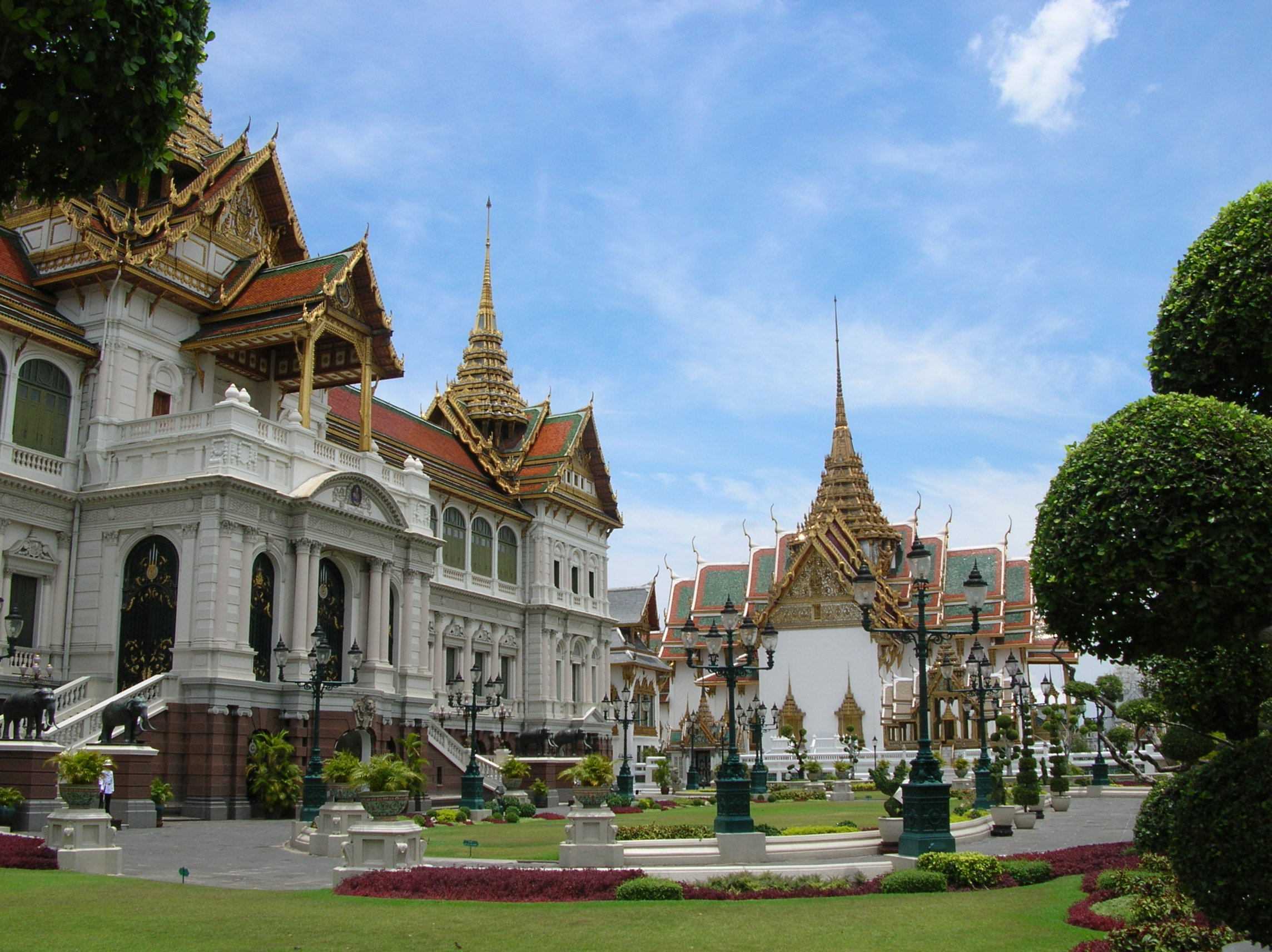 Бангкок описание. Королевский дворец в Бангкоке. Большой Королевский дворец Бангкок Таиланд. Императорский дворец Тайланд. Гранд Палас Бангкок.