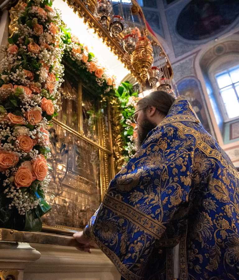 Храм илии пророка в обыденском сайт. Иконы в храме Ильи пророка в Обыденском переулке. Храм иконы Нечаянная радость в храме Илии пророка в Москве. Служба в храме Ильи пророка на Обыденском переулке. Храм Илии пророка в Обыденском переулке официальный сайт.