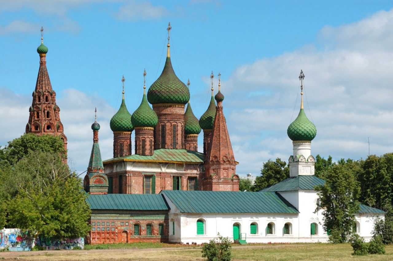 Церковь Ильи пророка и Толгский монастырь