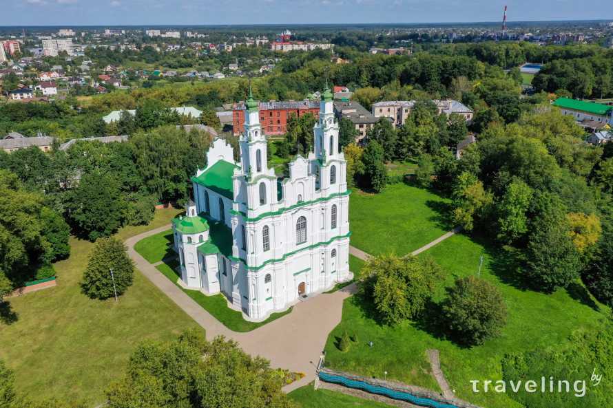 Собор в Полоцке на берегу реки